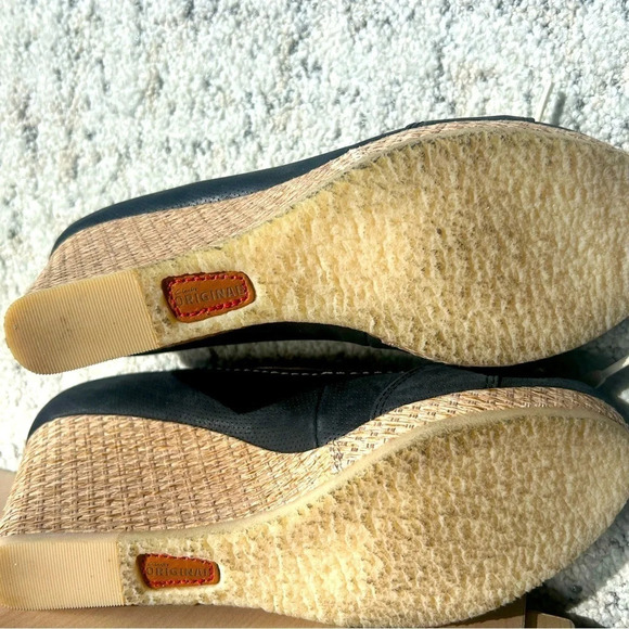 Clark’s 8m wedge leather shoes worn once!!! Too narrow for me :( black leather - Picture 3 of 8